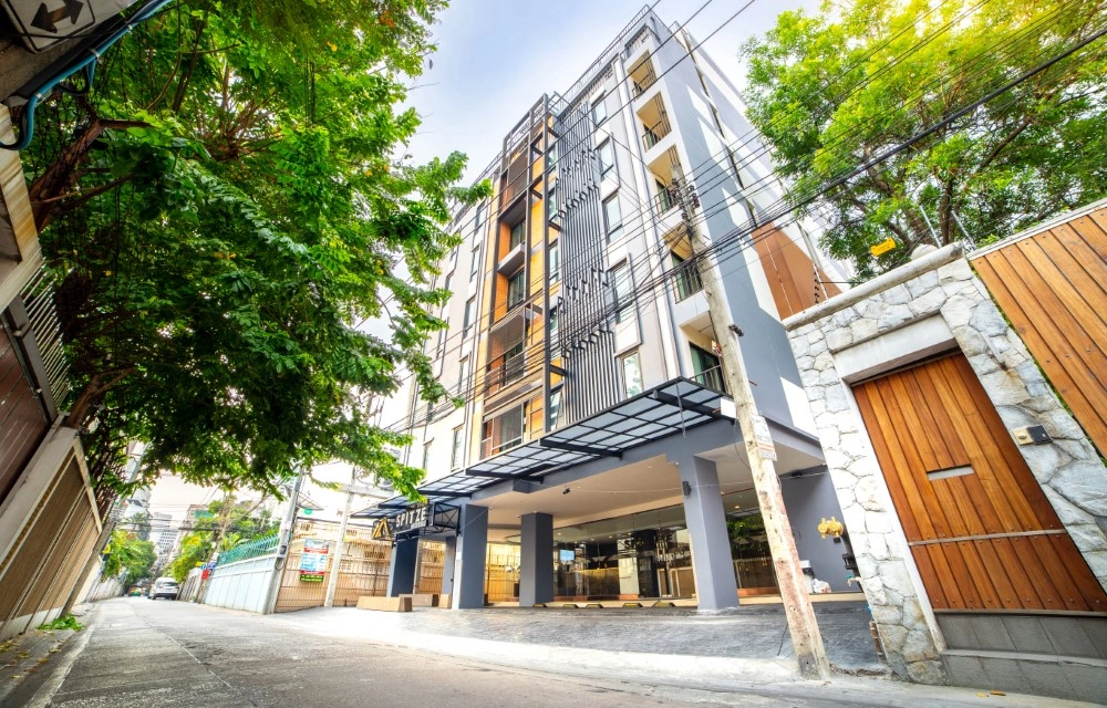 Paradise Hotel